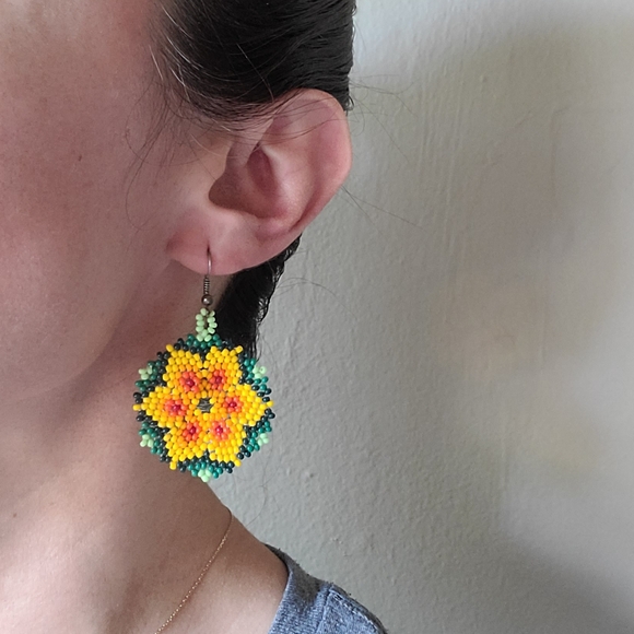 Handcrafted Huichol Beaded Earrings - Yellow and Green Floral Design - Picture 4 of 5